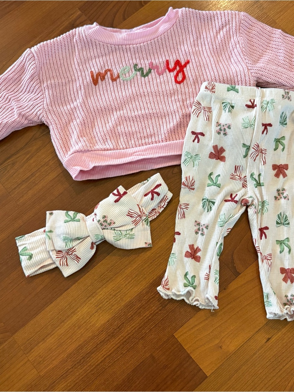 chick pea Merry knit sweatshirt, matching pants & bow Christmas outfit 0-3 M